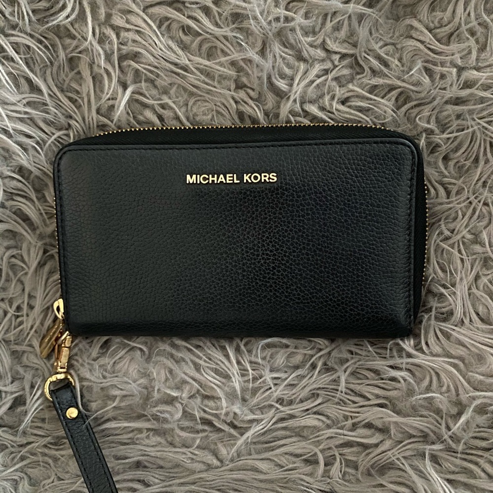 Michael Kors Black Jet Set Zip Wallet